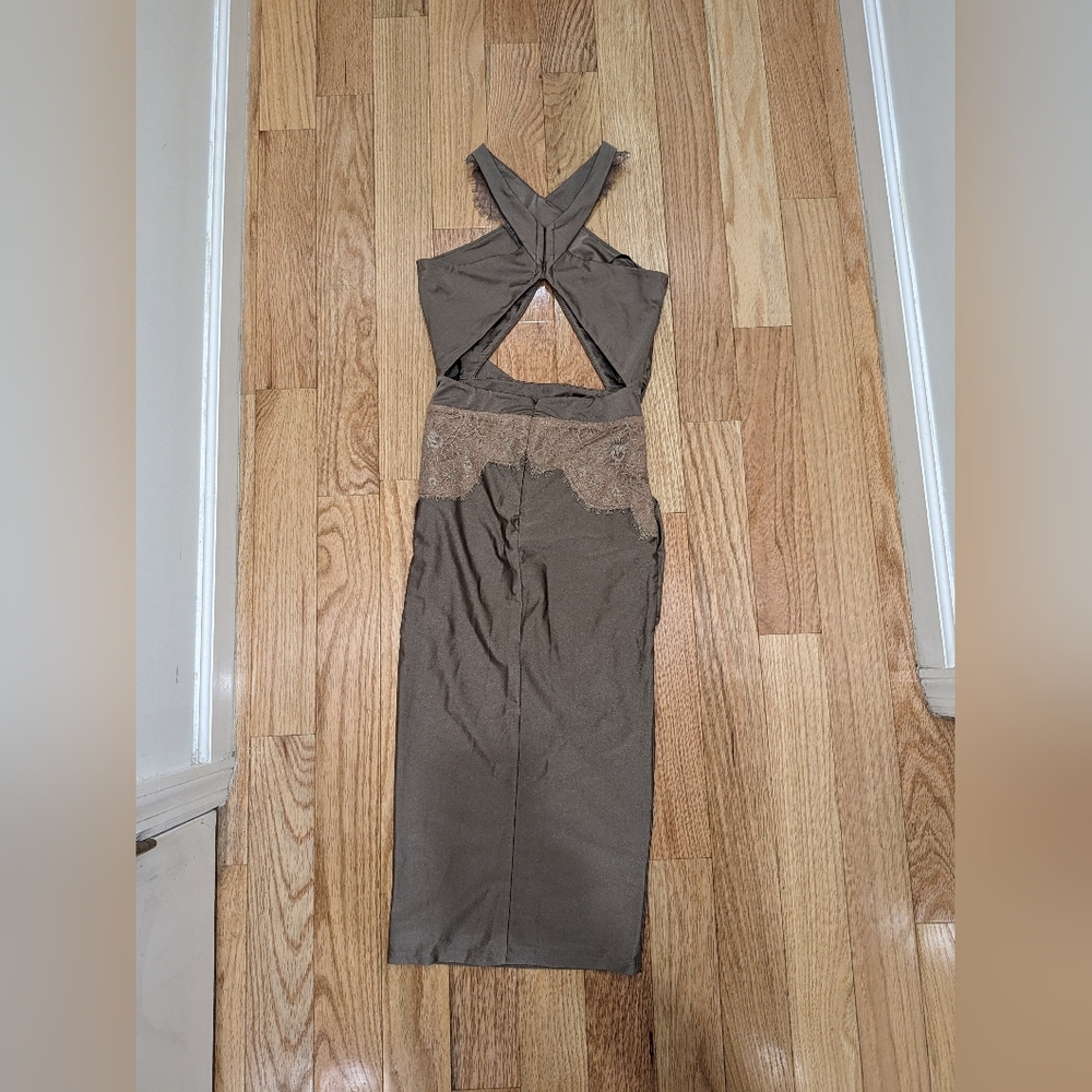 11. NWT MICHAEL COSTELLO X REVOLVE PHILIP MIDI DRESS IN TAUPE - Picture 7 of 10